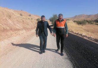 آغاز عملیات قیرپاشی و آسفالت روستای چشمه علی کایدان با اعتبار ۵ میلیارد تومان