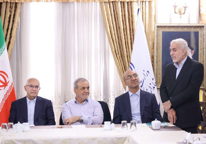 دستور پزشکیان برای تسریع در روند رفع موانع تولید و حمایت از کارآفرینان کرمانشاه دستور پزشکیان برای تسریع در روند رفع موانع تولید و حمایت از کارآفرینان کرمانشاه