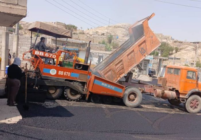 استمرار عملیات آسفالت مسیر نمره هشت به گلزار شهدای کلگه