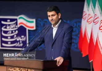 وزیر ارتباطات وارد یزد شد