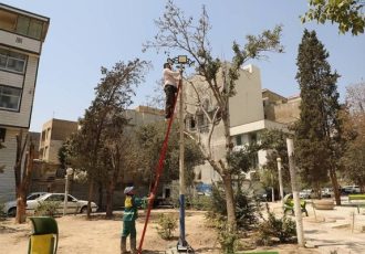 نصب پروژکتور برای روشنایی و امنیت بوستان‌های جنوب تهران