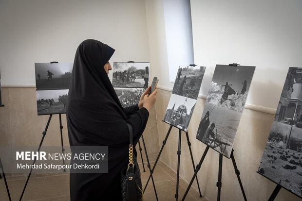 نمایشگاه گروهی عکس «قاب پایداری» افتتاح شد نمایشگاه گروهی عکس «قاب پایداری» افتتاح شد