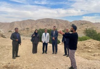 بازدید اعضای شورای شهر مسجدسلیمان و نمایندگان شرکت مشاور و طراح از محل احداث پارک کوهستان در کوی نفتخیز بازدید اعضای شورای شهر مسجدسلیمان و نمایندگان شرکت مشاور و طراح از محل احداث پارک کوهستان در کوی نفتخیز