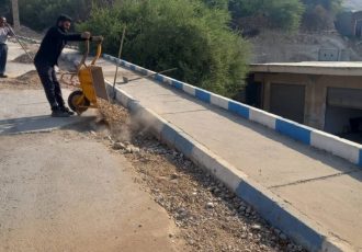 زیرسازی نوار حفاری مسیرهای شیخ مندنی و نفتک انجام شد